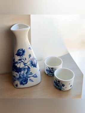 NEW Ciroa Chef's Kitchen Porcelain Sake Drinking Set Three Piece Set Blue Floral